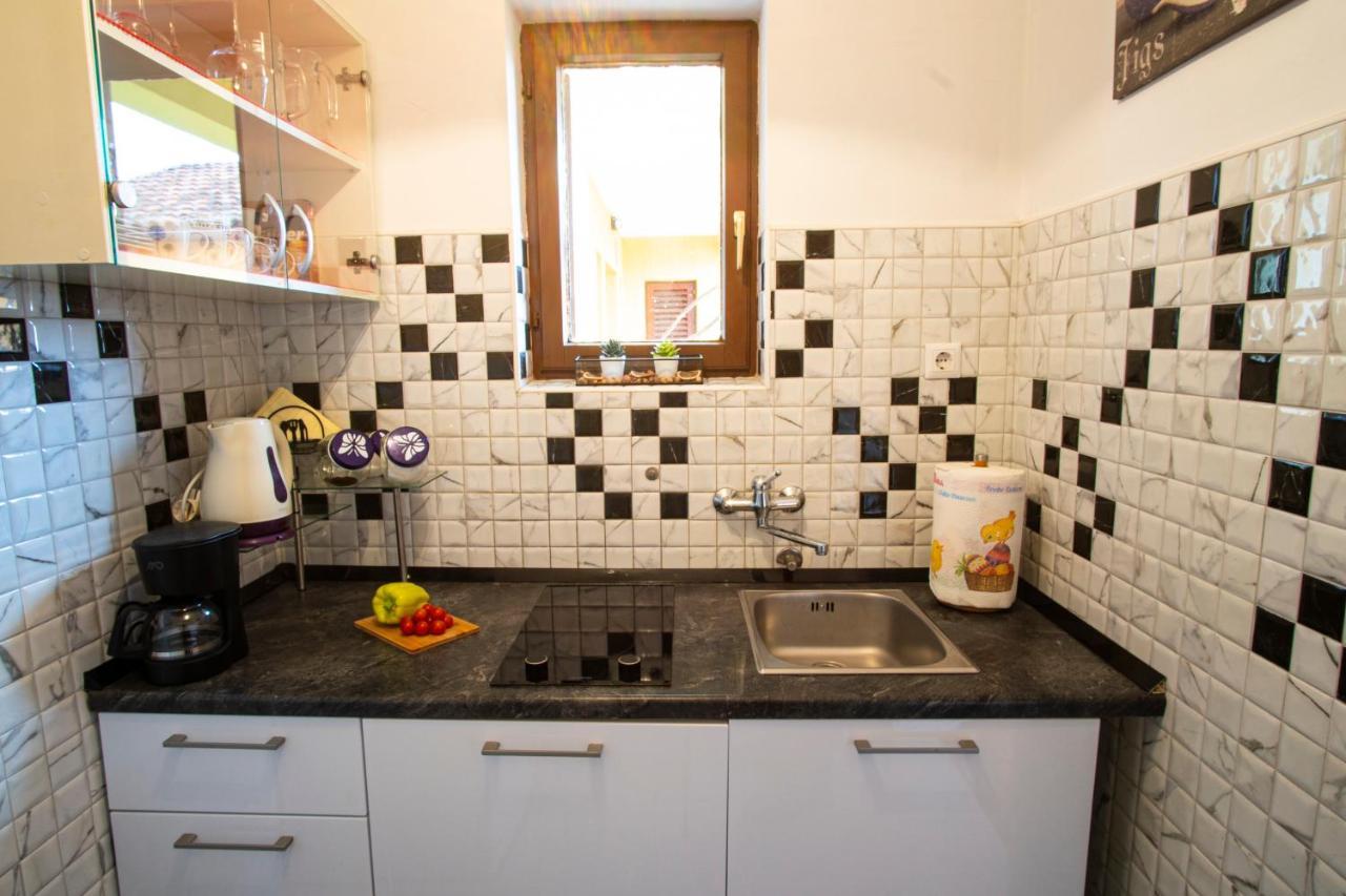 Apartman Luka Fazana Exterior photo